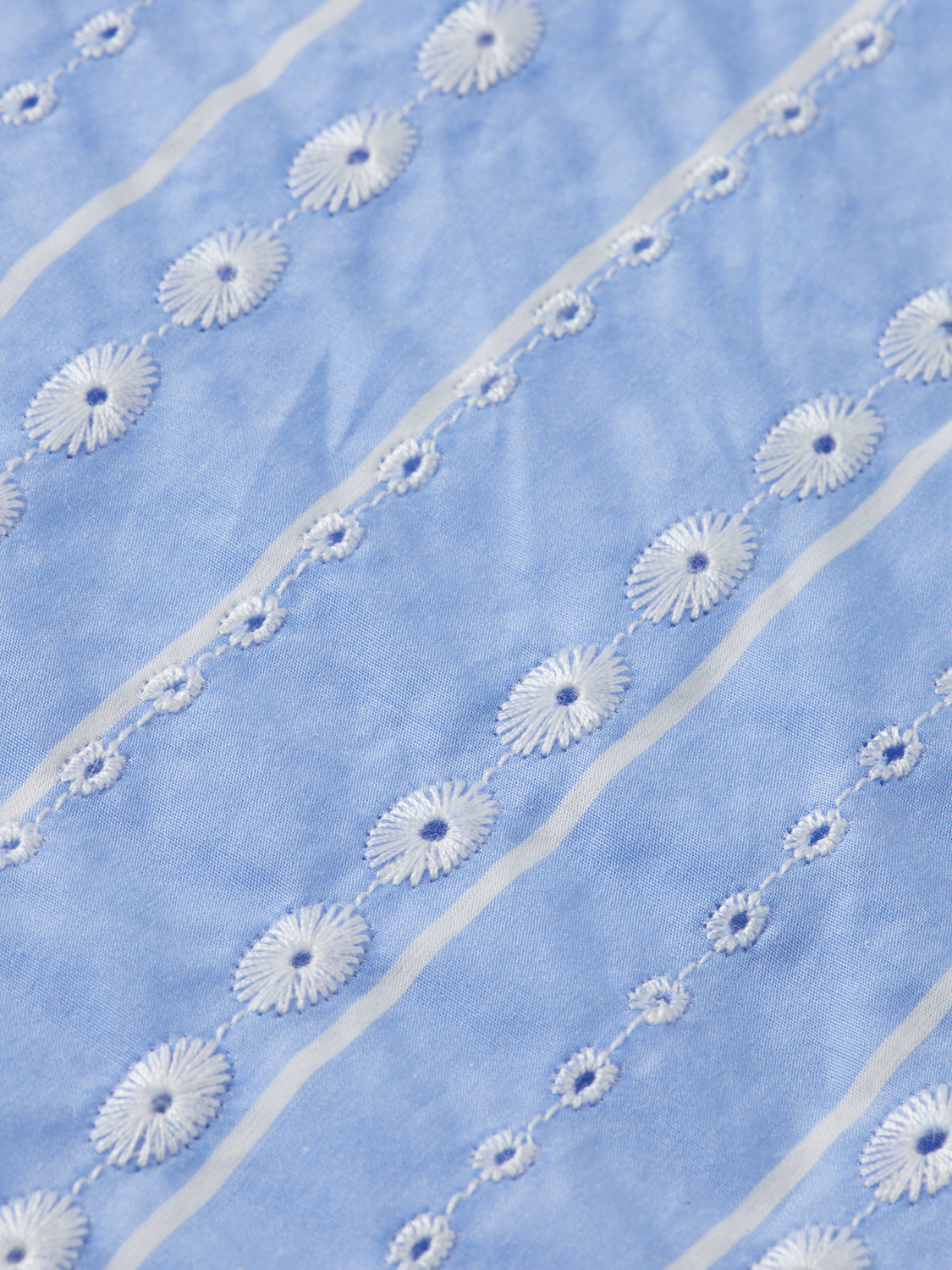 Embroidered short-sleeved shirt