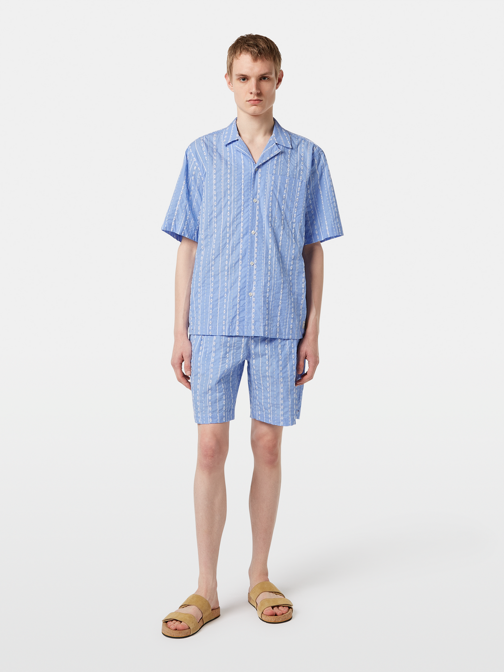 Embroidered short-sleeved shirt