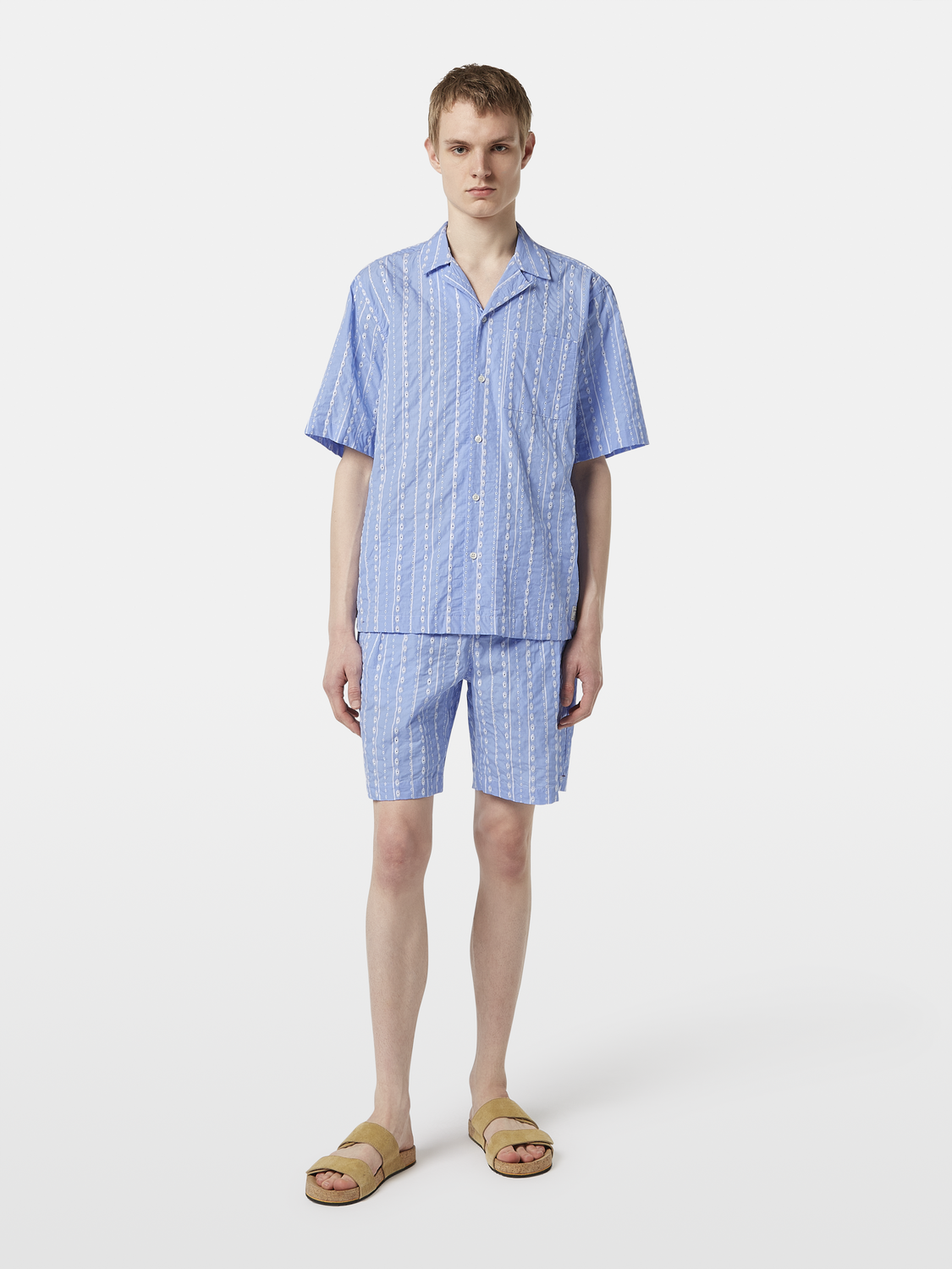 Embroidered short-sleeved shirt