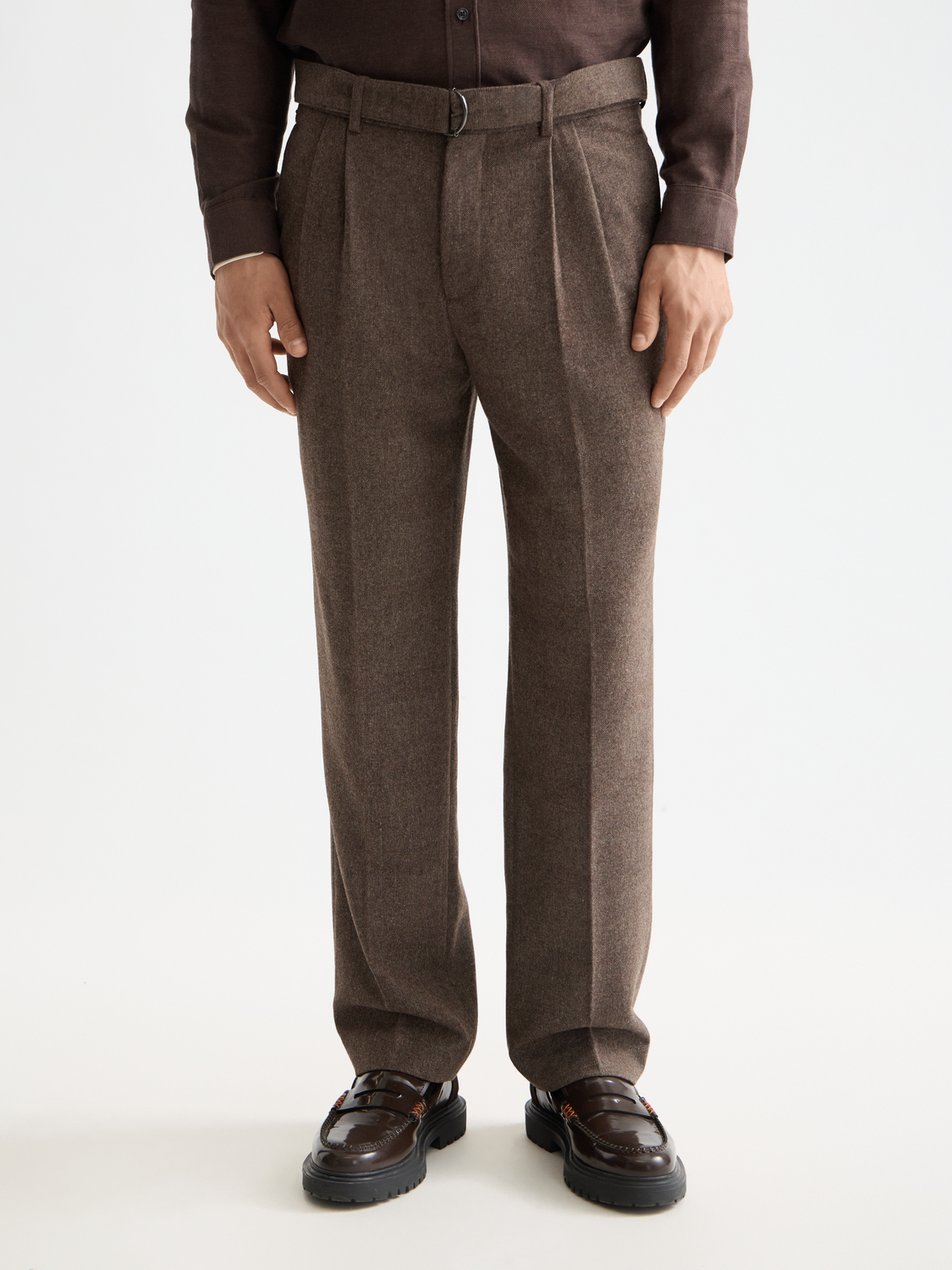 Yarn-dyed wool blend relaxed straight pleated chino