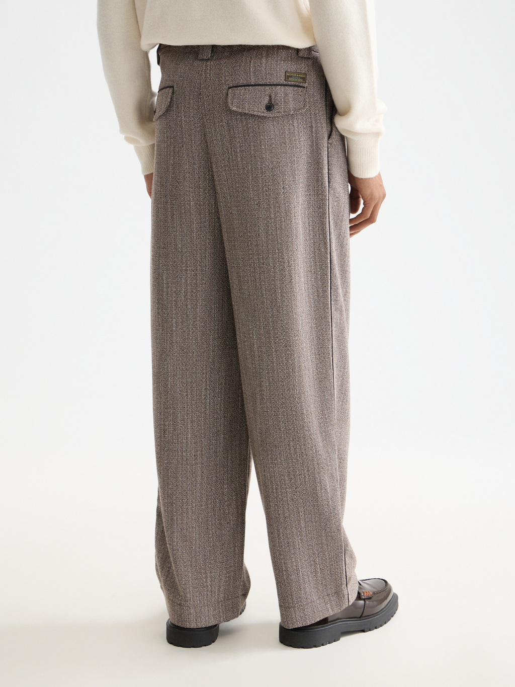 Herringbone yarn-dyed pleated baggy fit chino