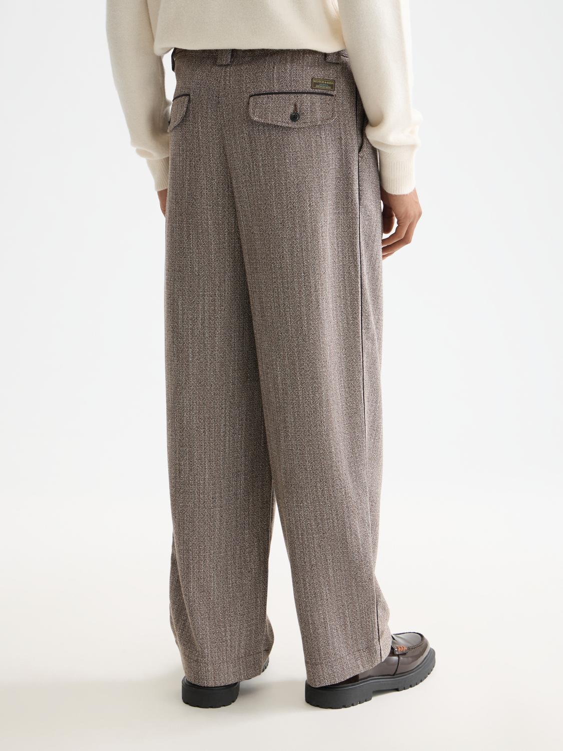 Herringbone yarn-dyed pleated baggy fit chino