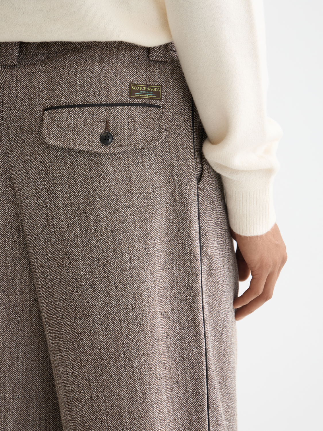 Herringbone yarn-dyed pleated baggy fit chino
