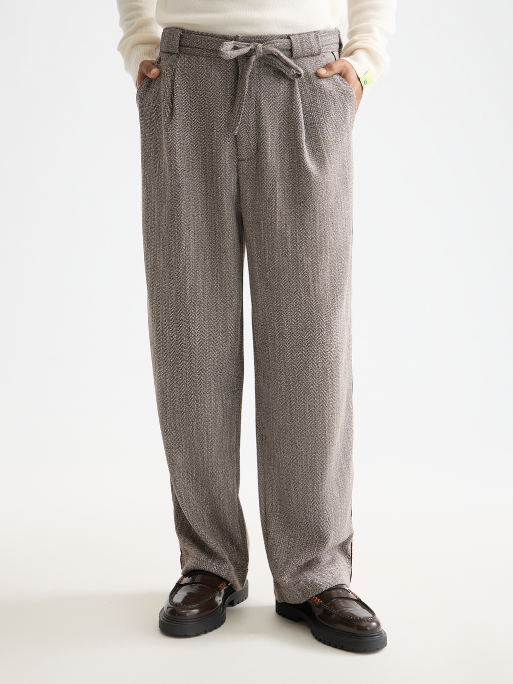 Herringbone yarn-dyed pleated baggy fit chino