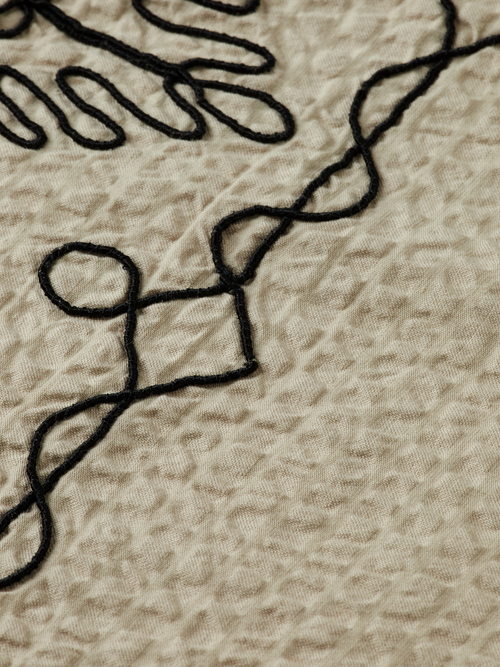Embroidered short-sleeved shirt