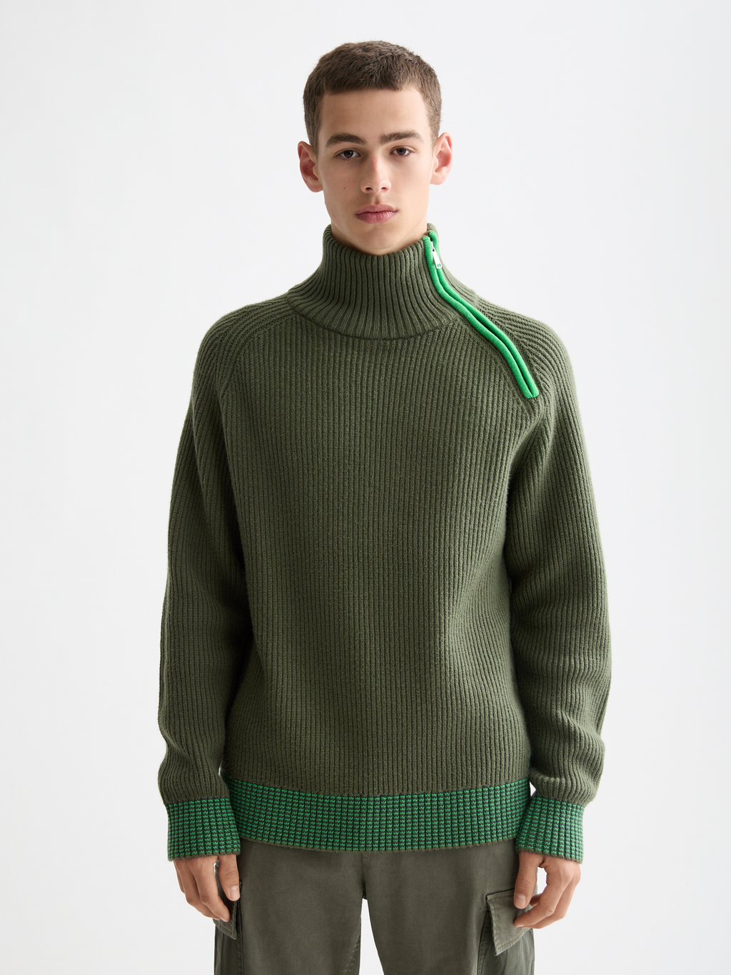 Troyer Raglan zip pullover