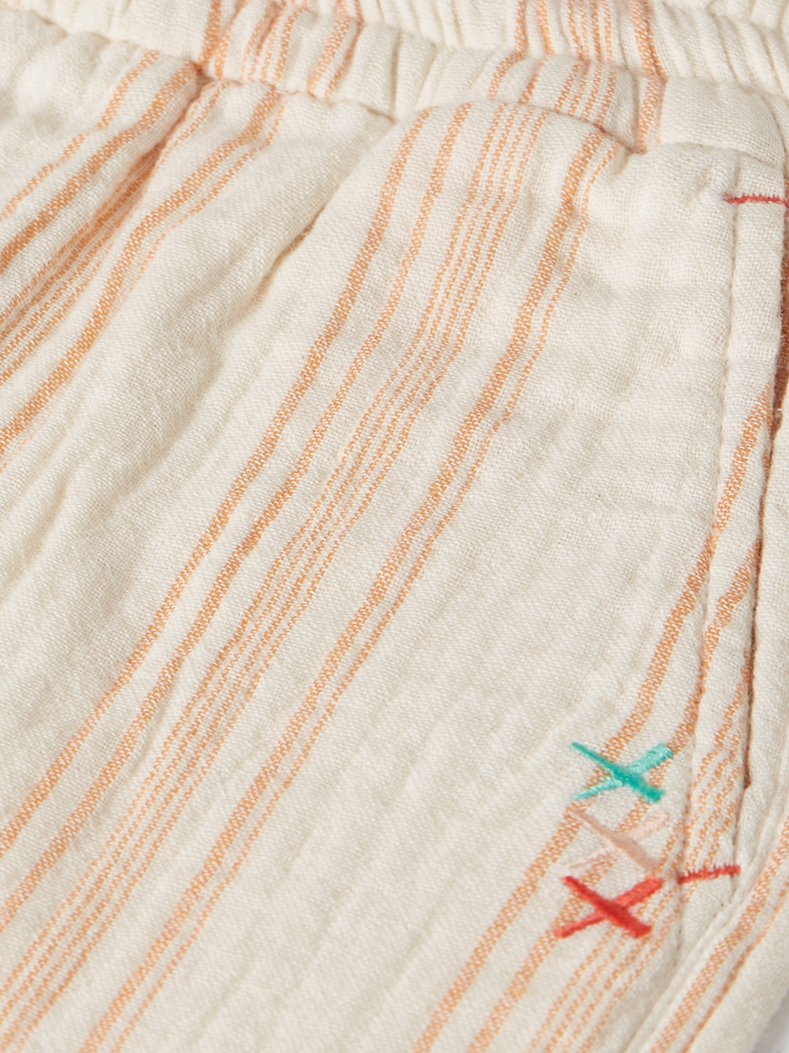 Placed embroidery stripe cotton shorts