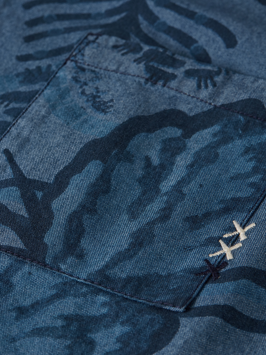 Allover print chambray shortsleeve shirt