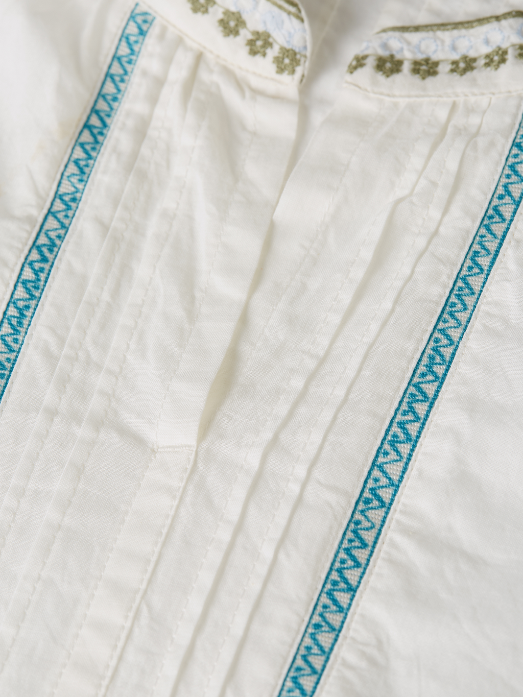 Embroidered cuff longsleeve cotton shirt