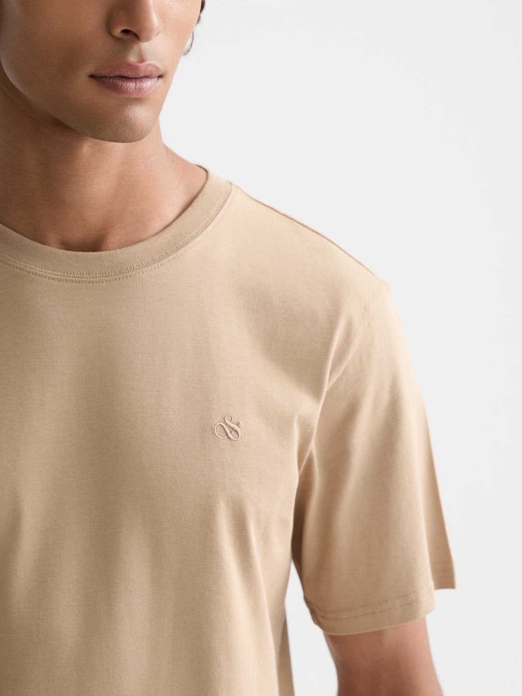 Seasonal Essentials logo T-shirt - AMPHORA