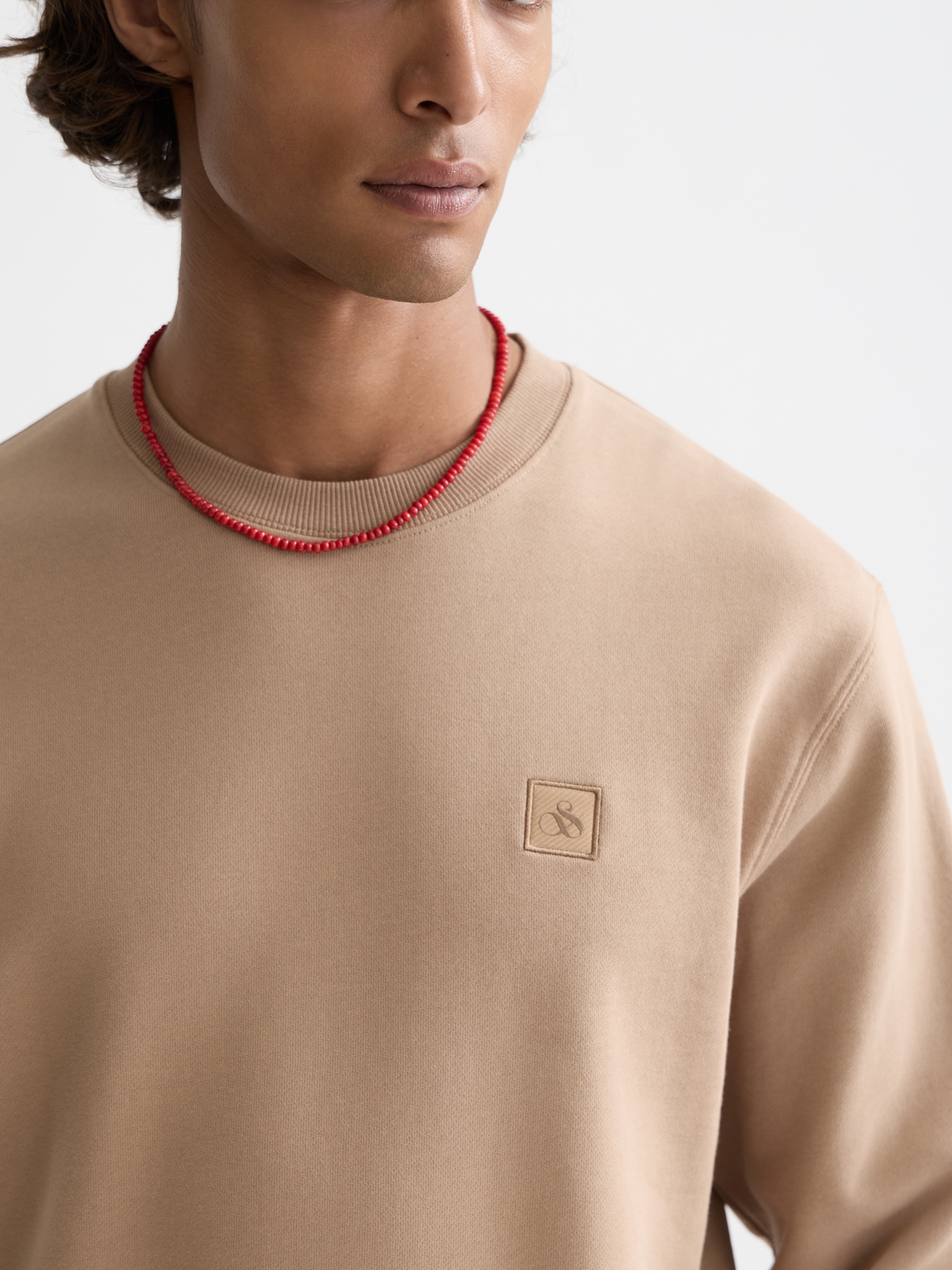 Seasonal Essentials logo badge sweatshirt - AMPHORA