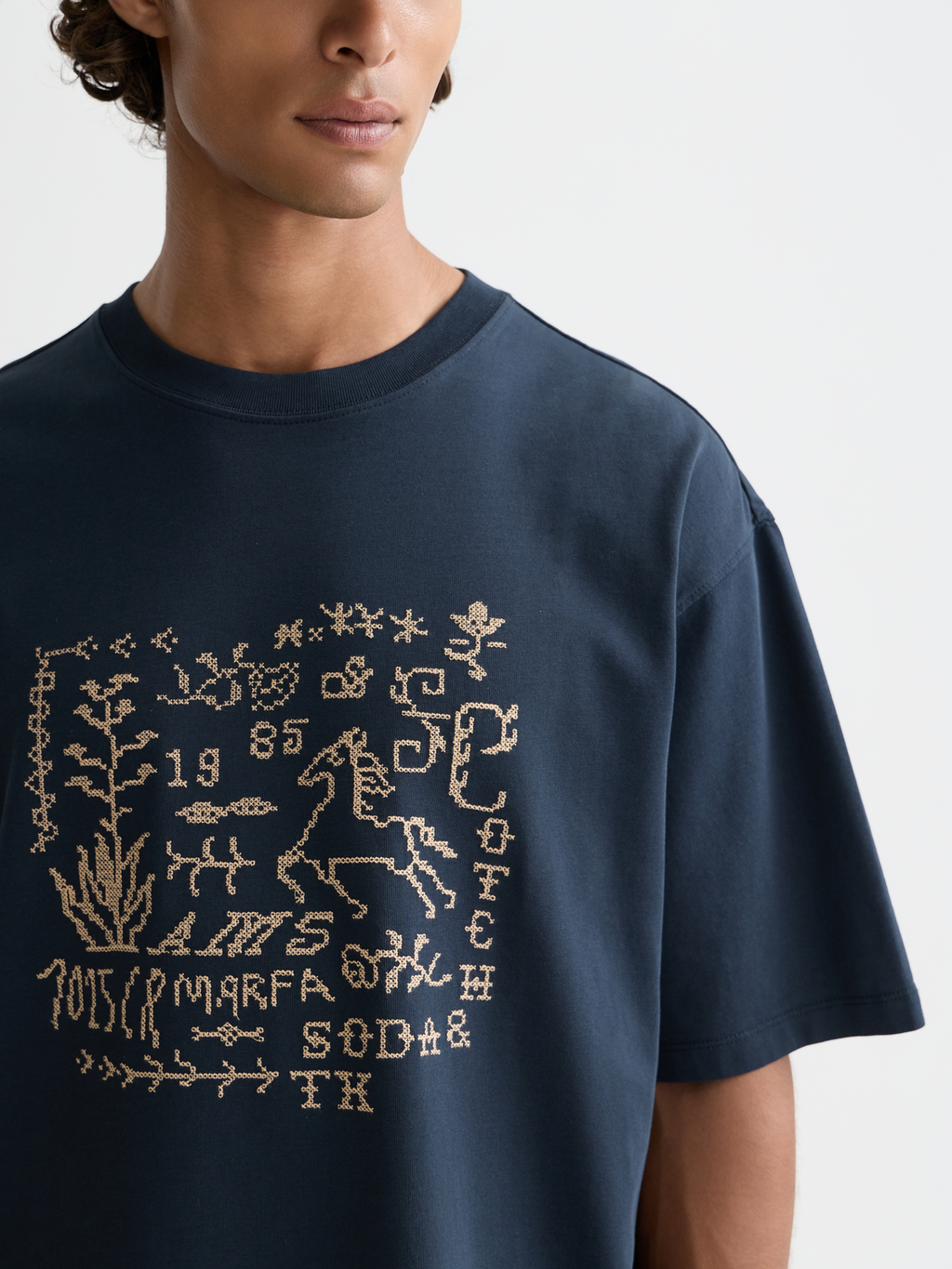 Cross-stitched artwork loose T-shirt