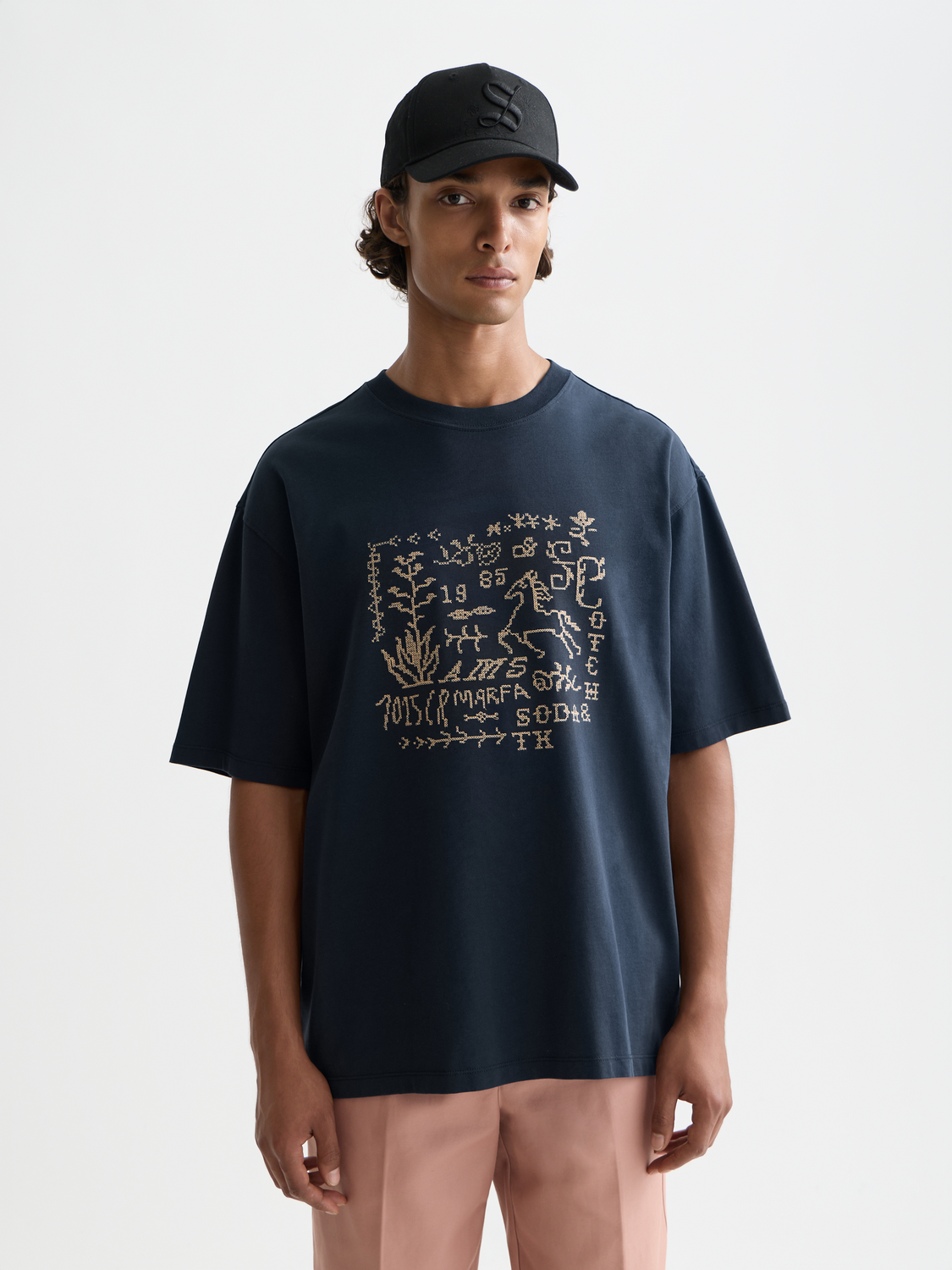 Cross-stitched artwork loose T-shirt