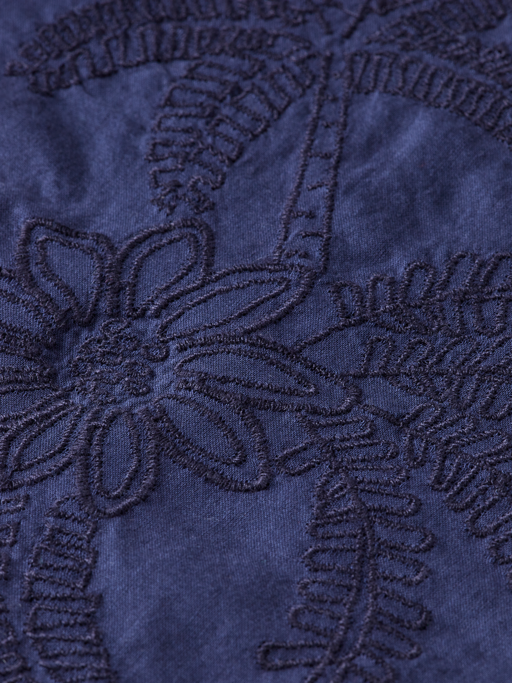 TONAL CHAINSTITCH EMBROIDERED SHORT-SLEEVED TOP