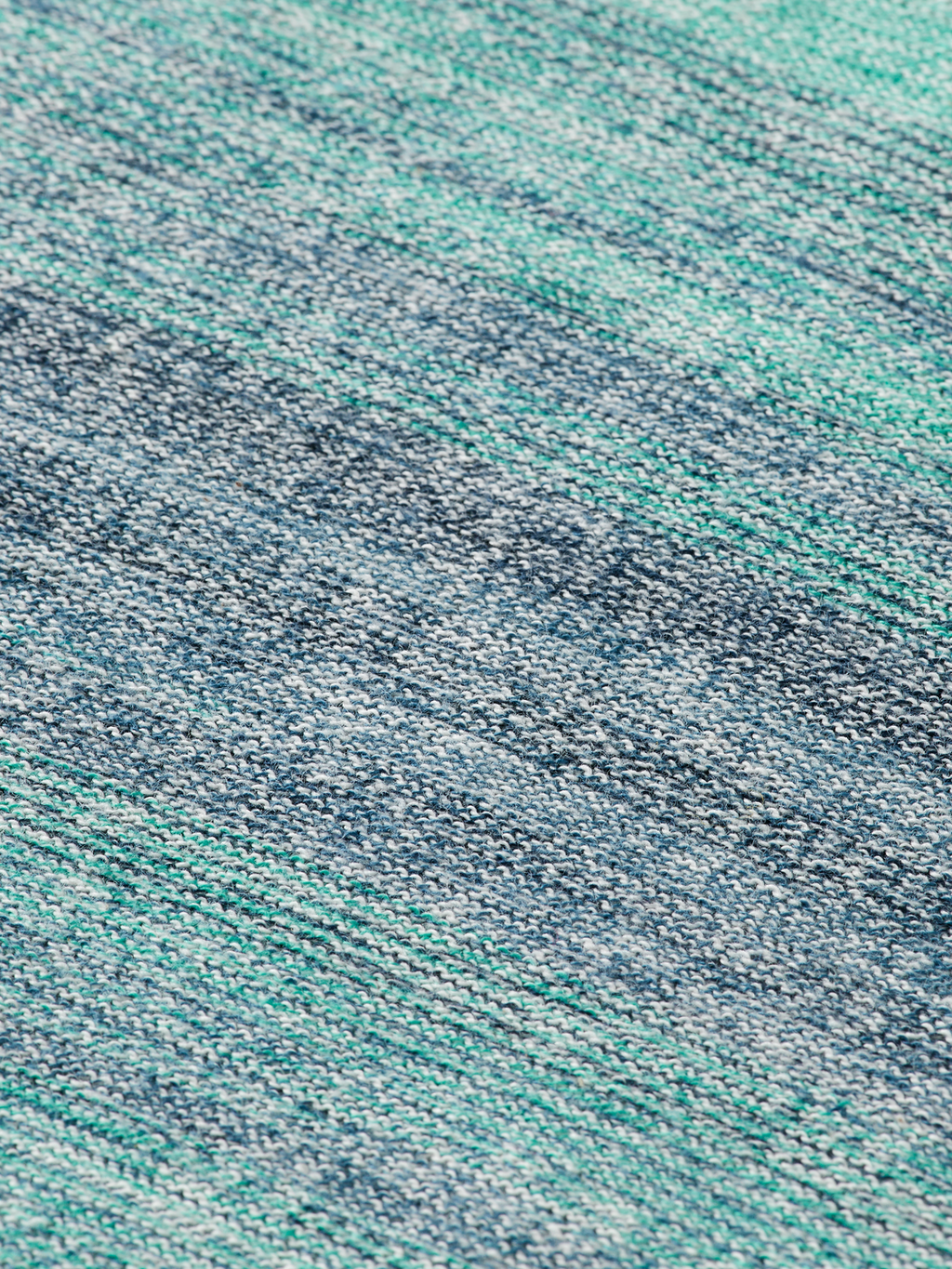 PULLOVER WITH GRADIENT AND REVERSE DETAILS