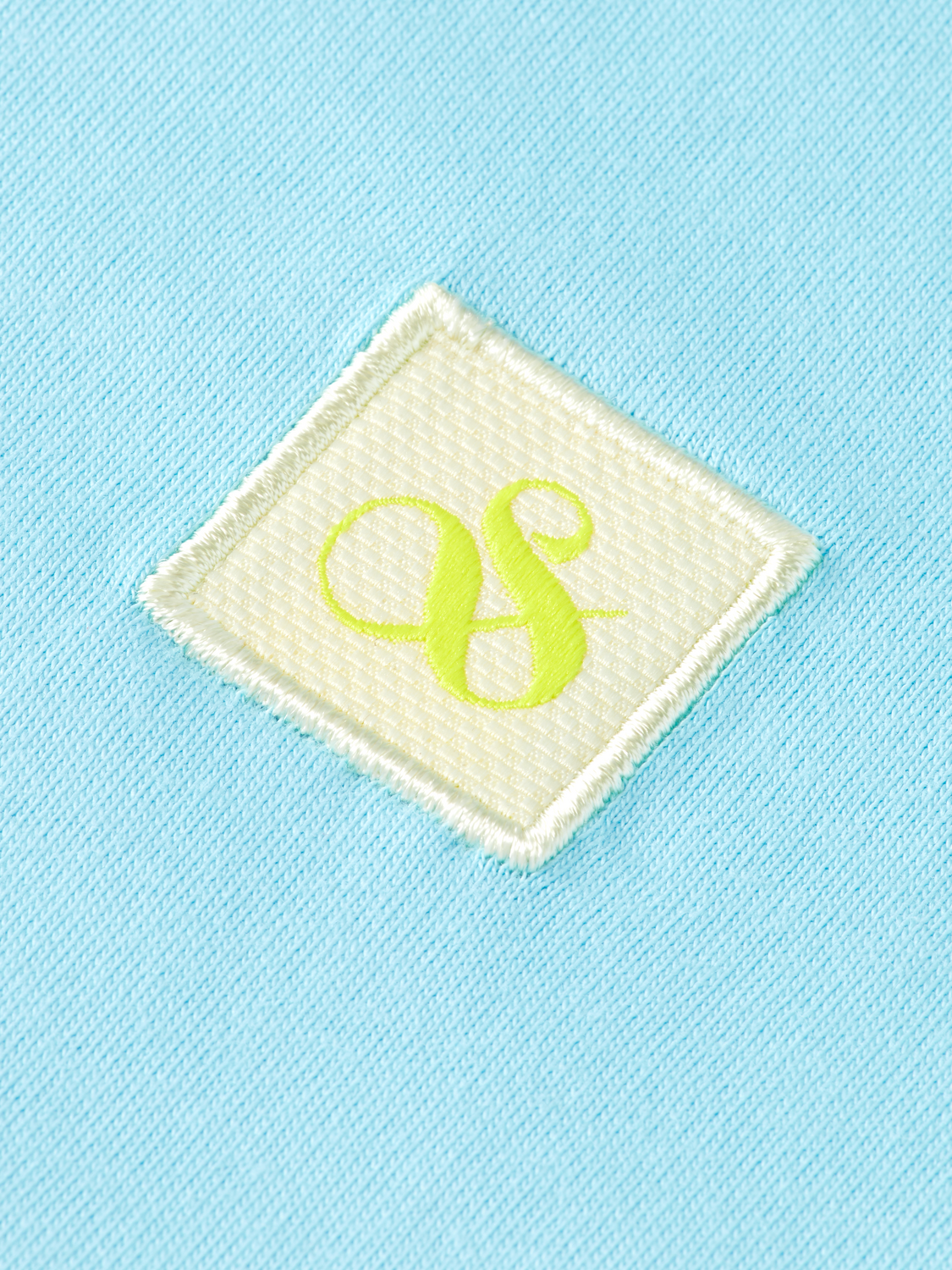 ESSENTIAL LOGO BADGE T-SHIRT