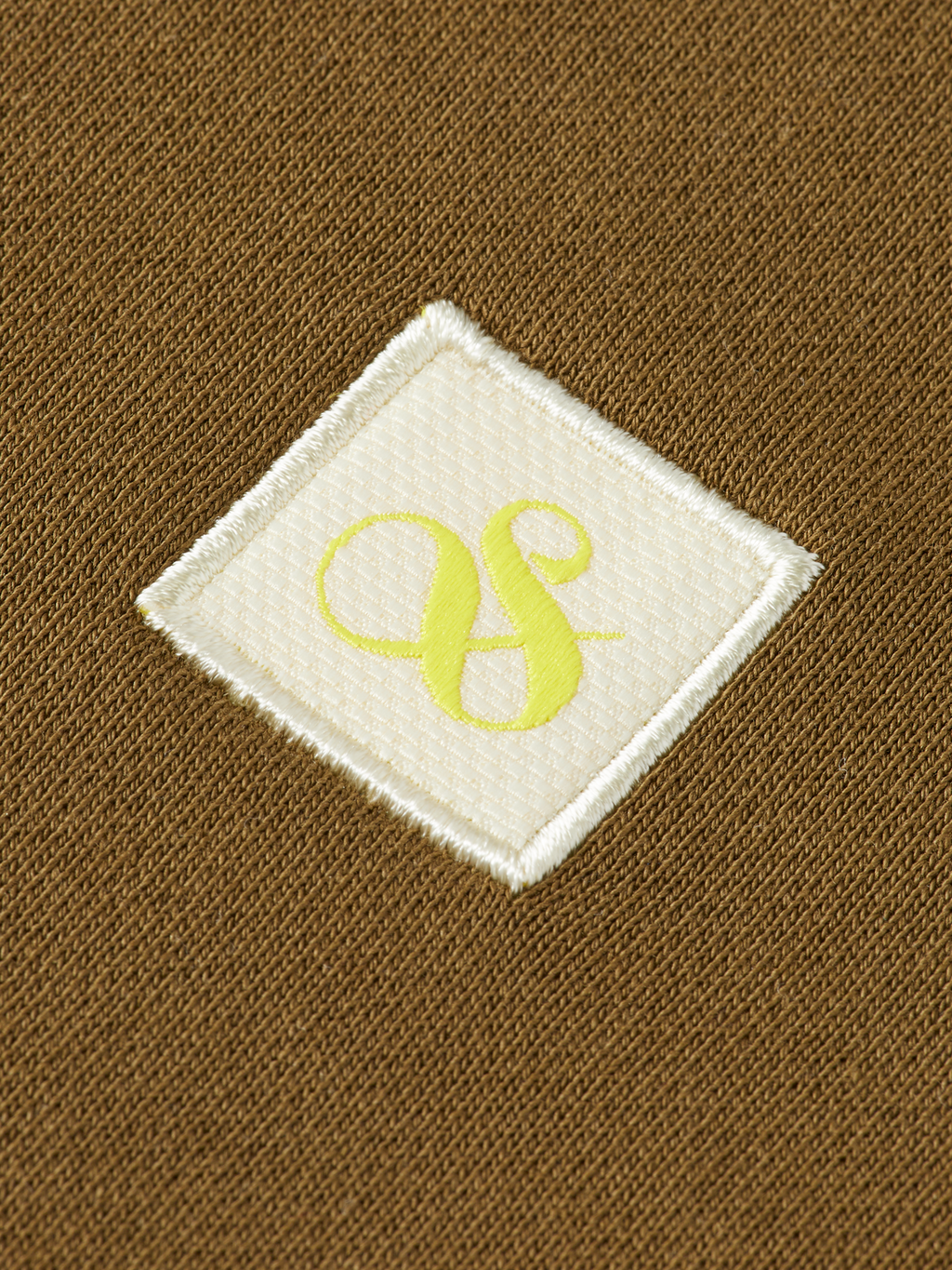 ESSENTIAL LOGO BADGE HOODIE