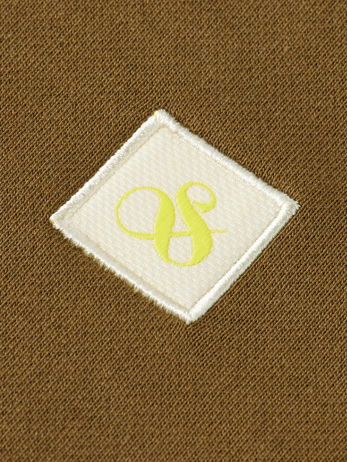 ESSENTIAL LOGO BADGE HOODIE