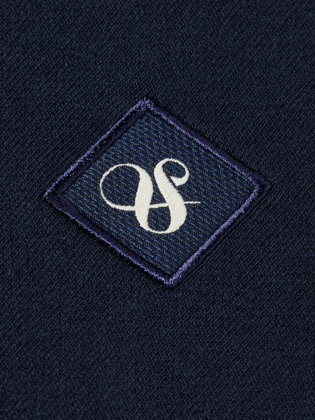 ESSENTIAL LOGO BADGE HOODIE