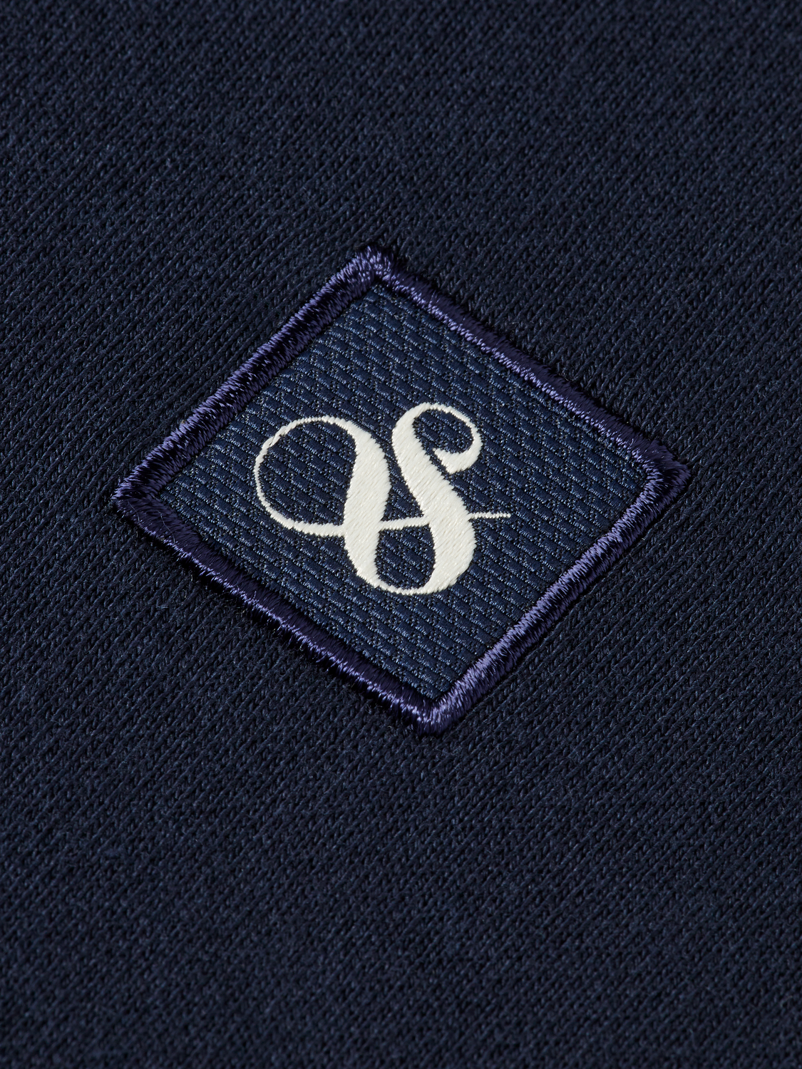 ESSENTIAL LOGO BADGE HOODIE