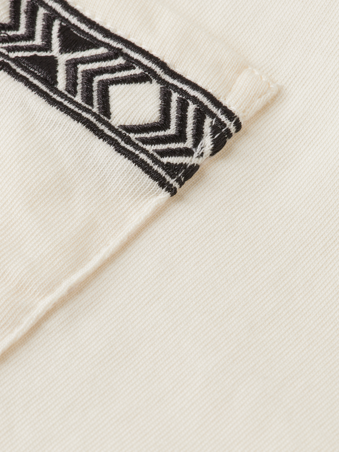 PLACED EMBROIDERY T-SHIRT