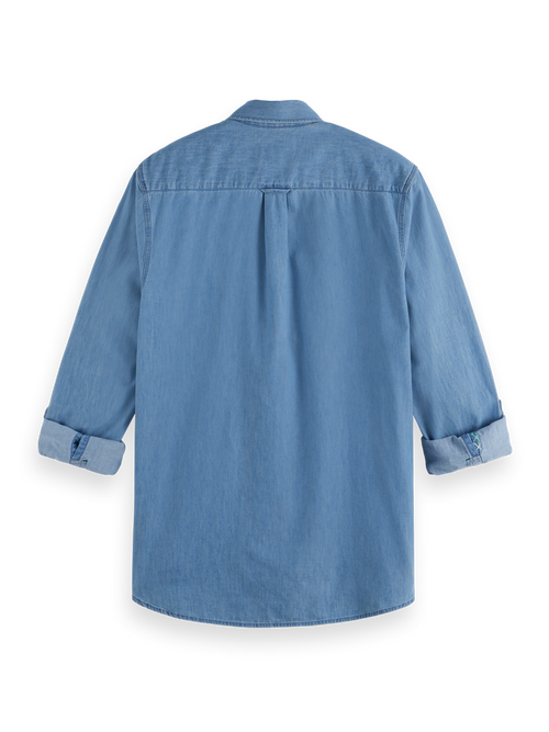 Easy lightweight denim shirt with sleeve adjusters