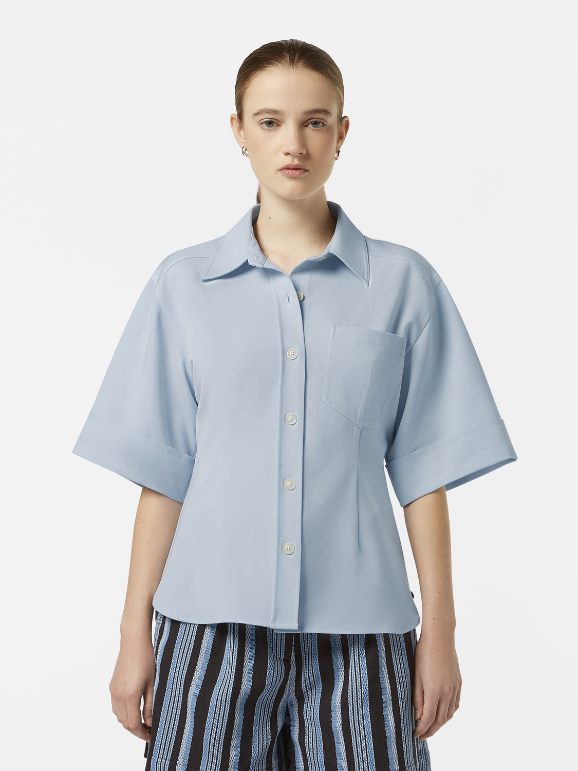 Fitted short sleeve shirt