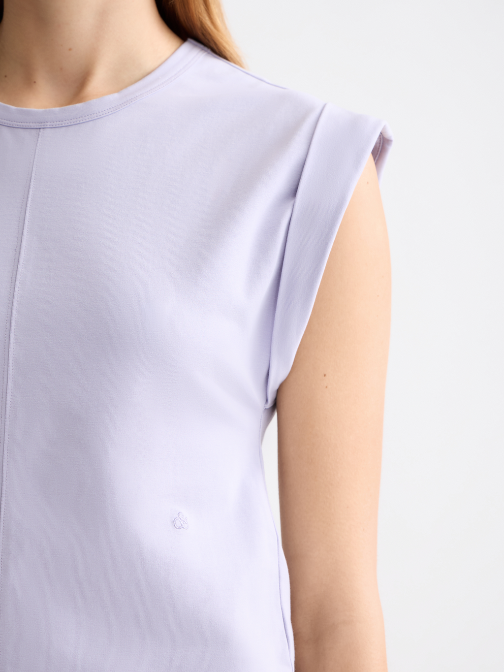 Fitted rolled-up sleeve T-shirt
