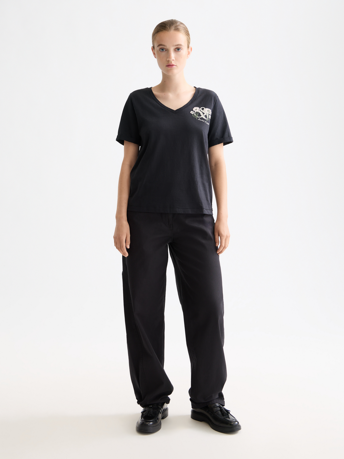 V-neck embroidered artwork T-shirt