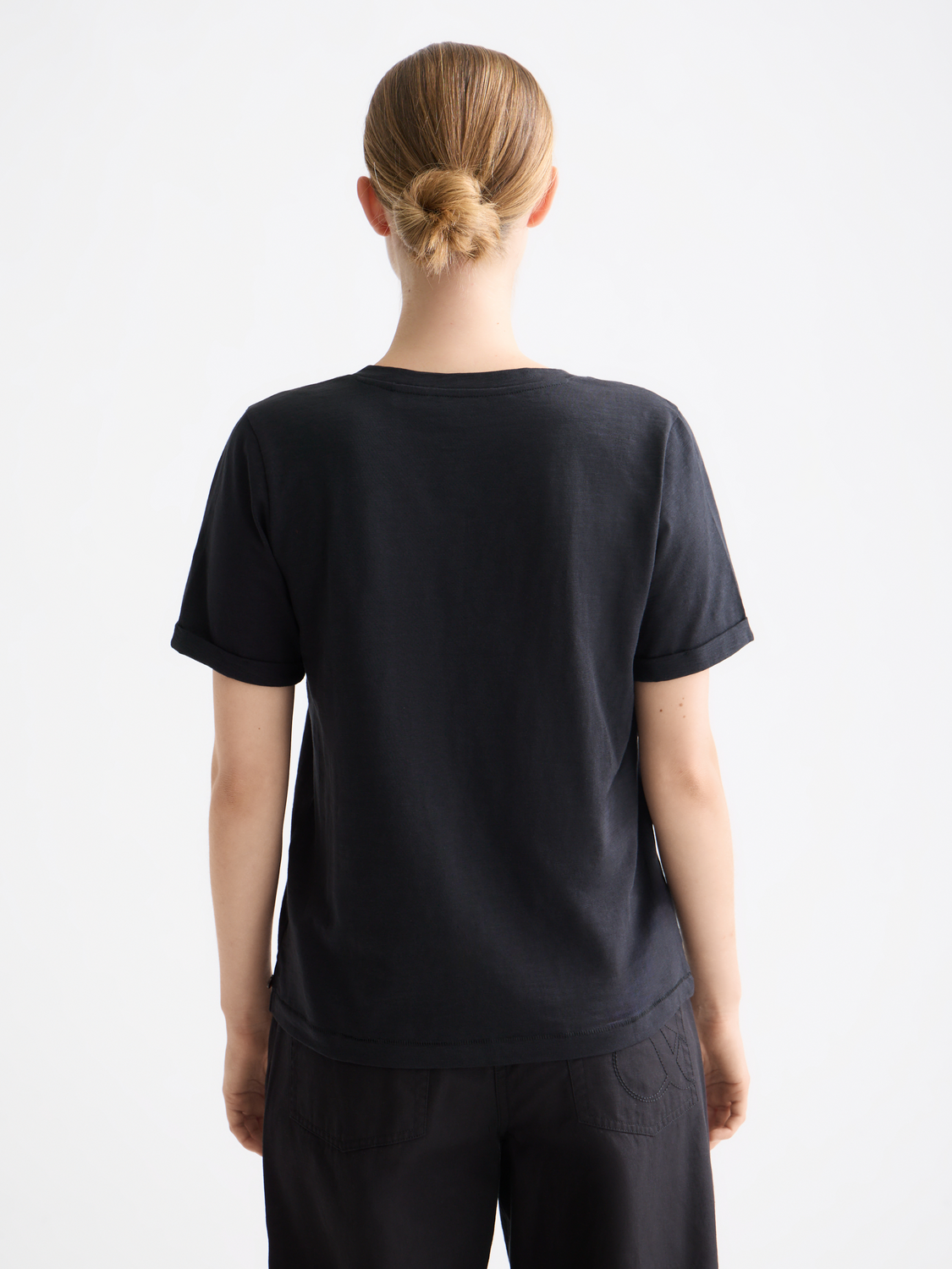 V-neck embroidered artwork T-shirt