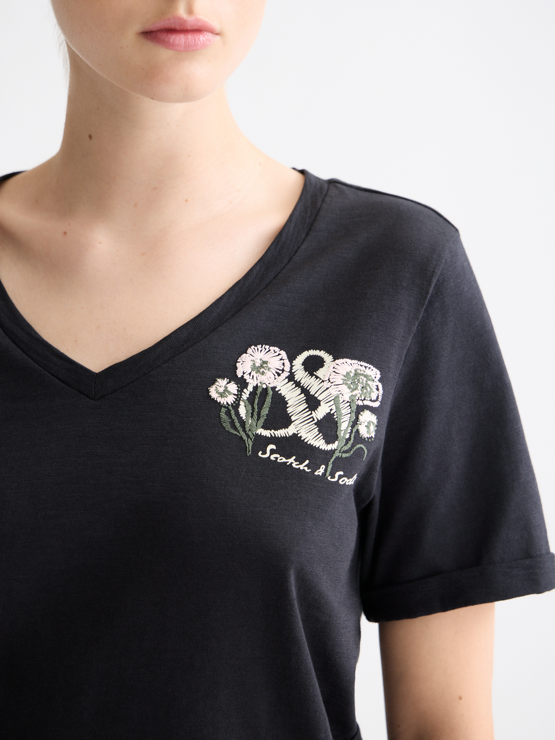 V-neck embroidered artwork T-shirt