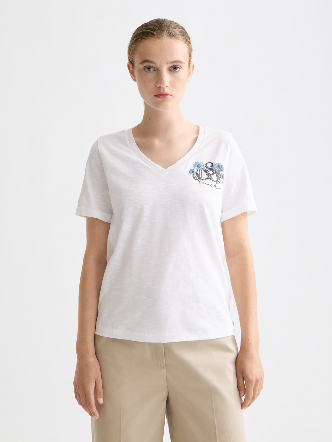 V-neck embroidered artwork T-shirt