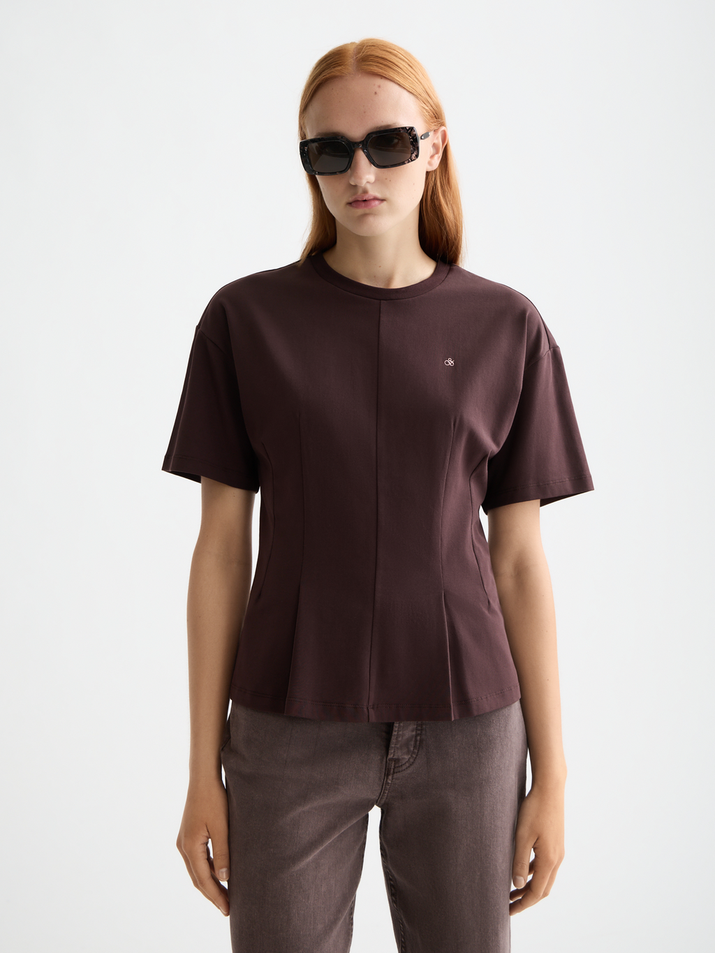 T-shirt with shaping