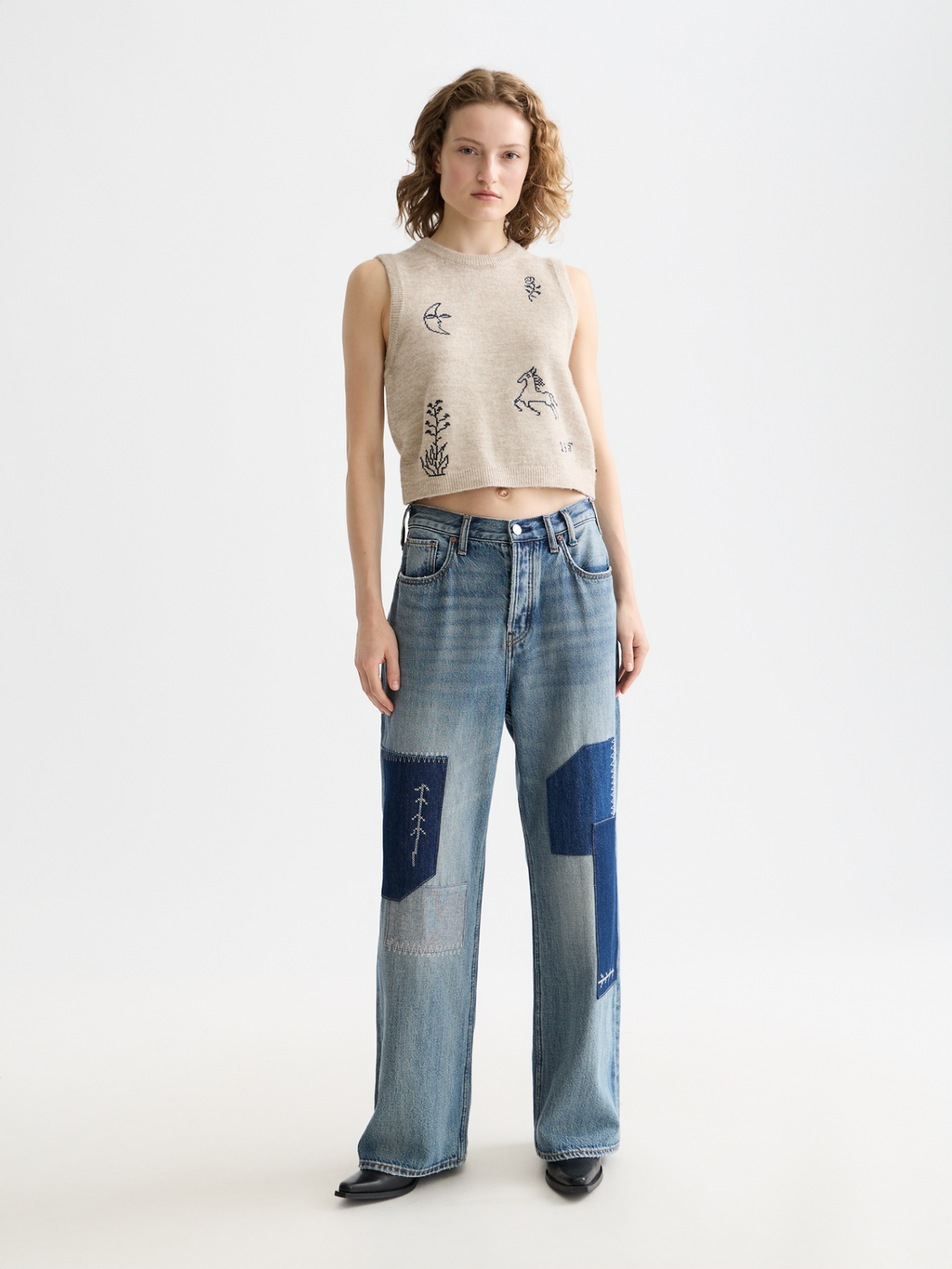 Embroidered crew neck knitted tank