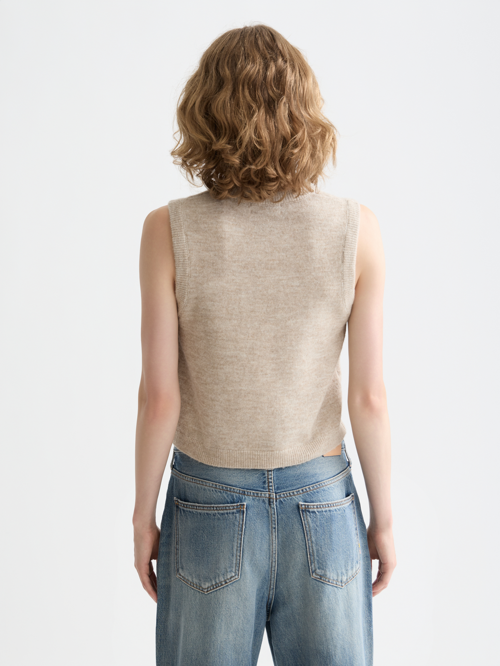 Embroidered crew neck knitted tank