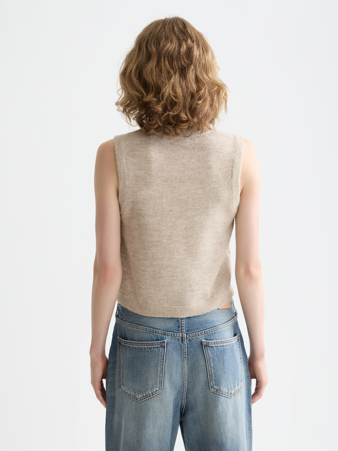Embroidered crew neck knitted tank