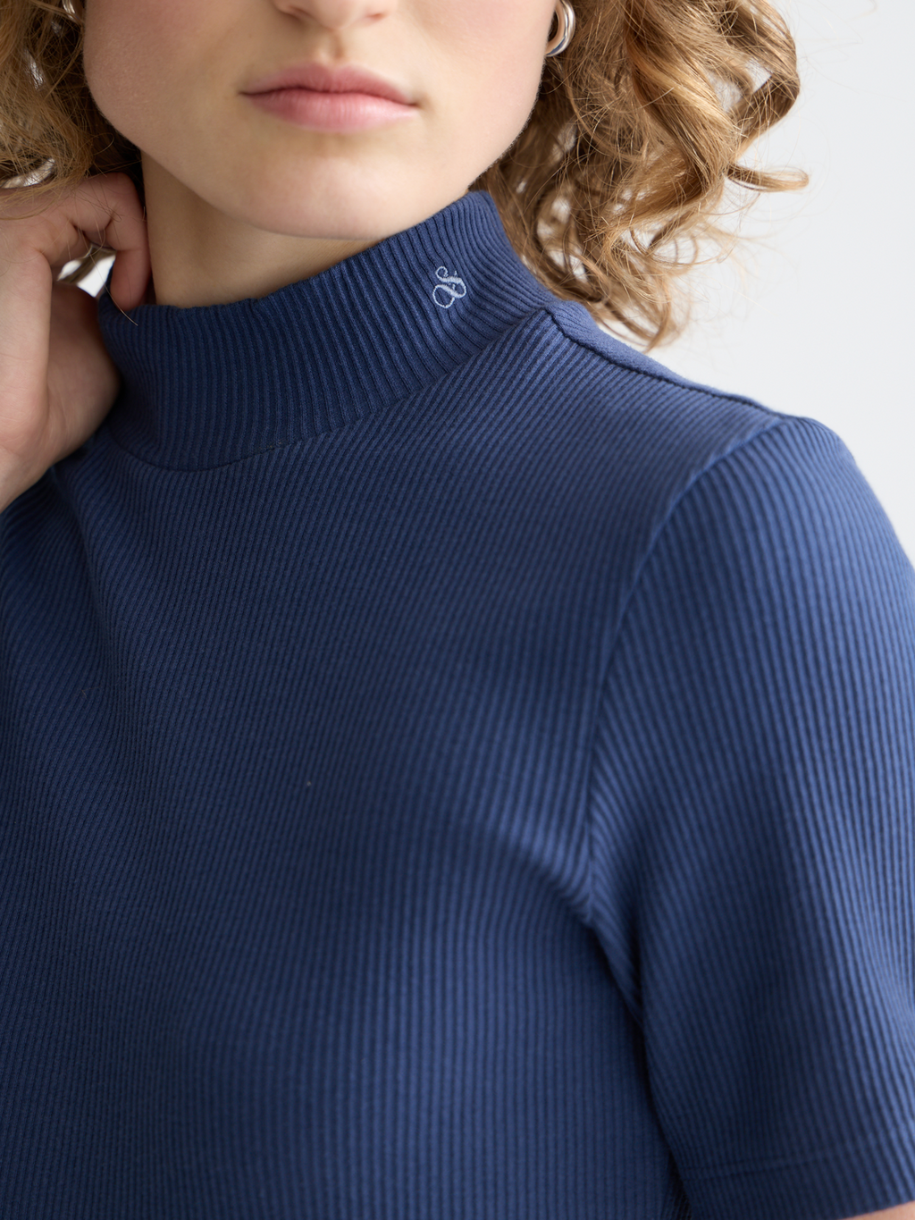 Mock neck rib T-shirt