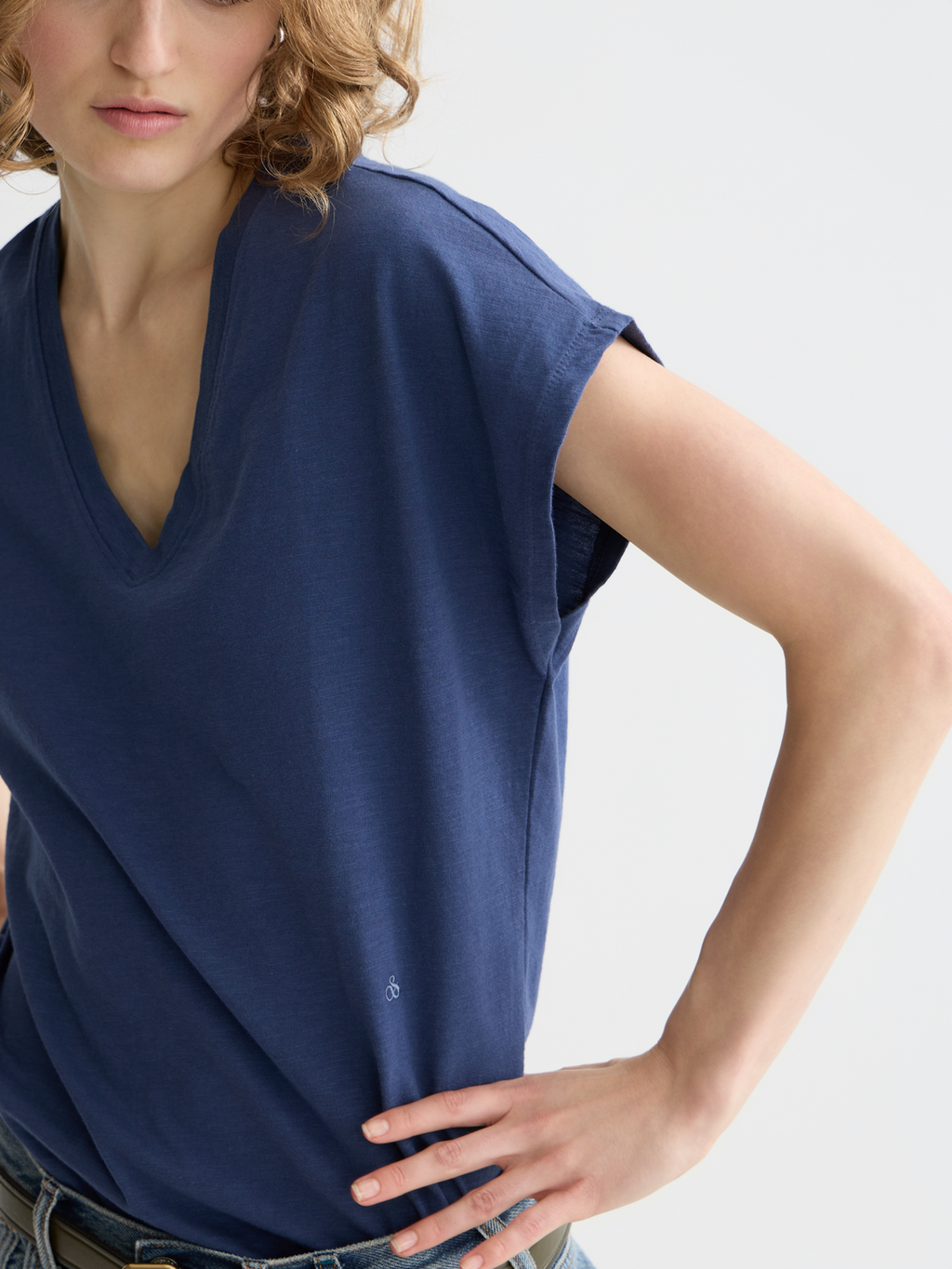 V-neck T-shirt with ampersand embroidery