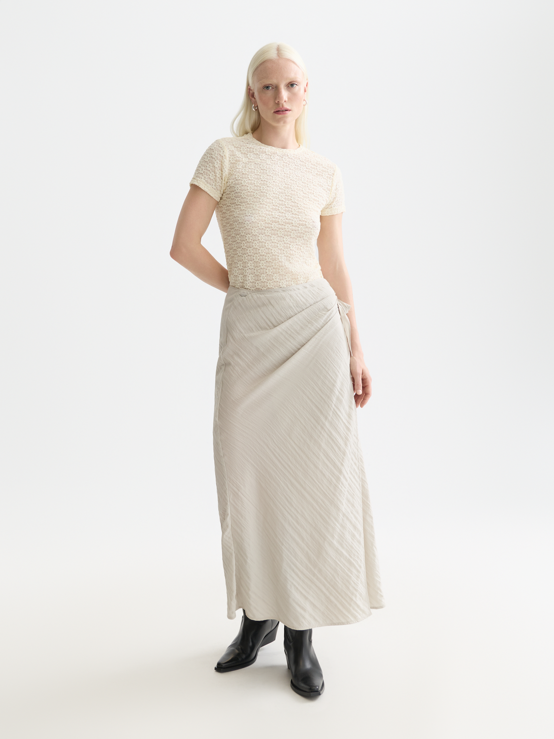 Open structure slim T-shirt