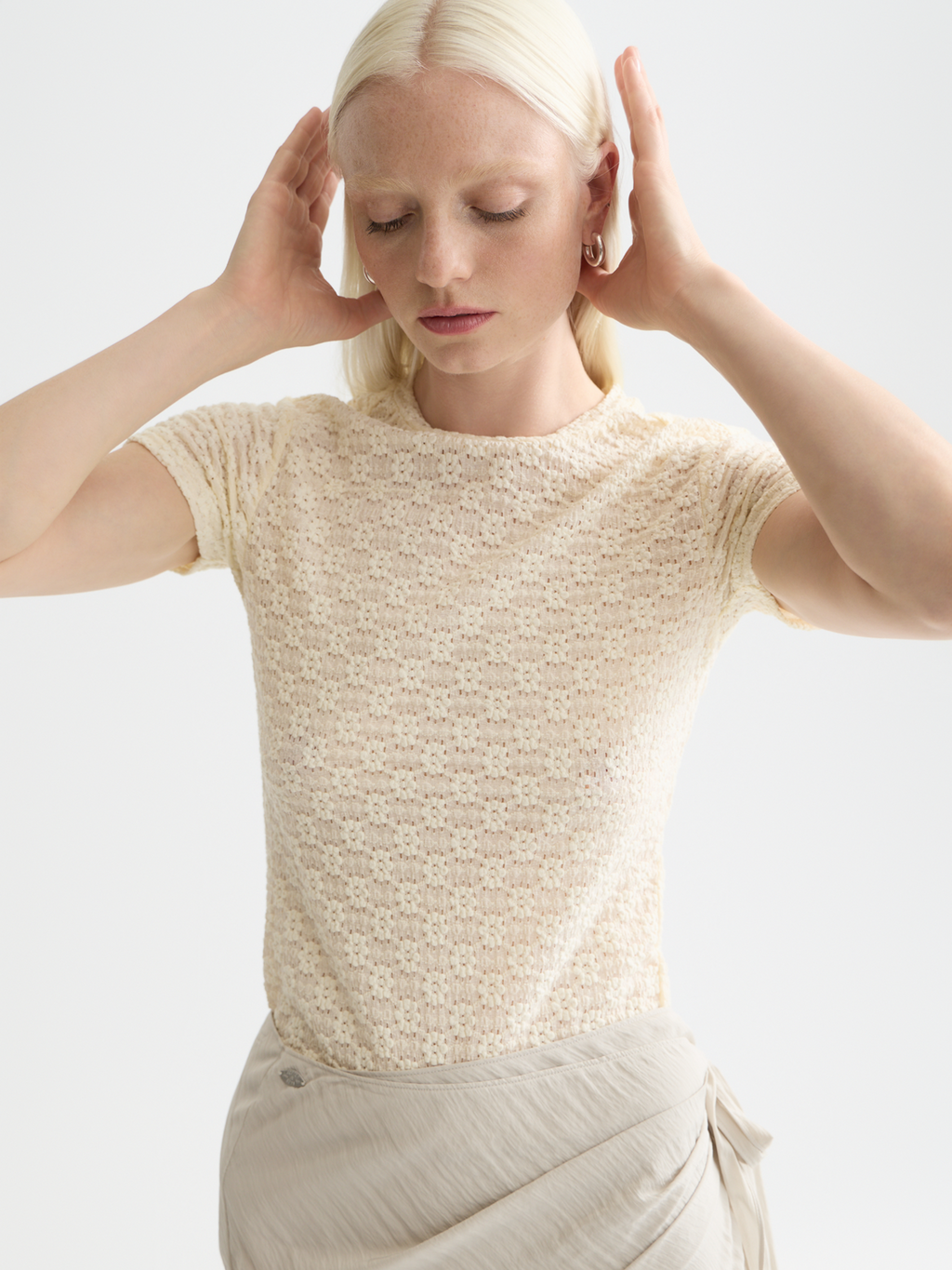 Open structure slim T-shirt