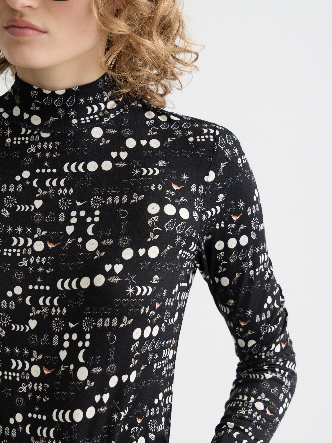 All over printed mock neck long sleeve T-shirt