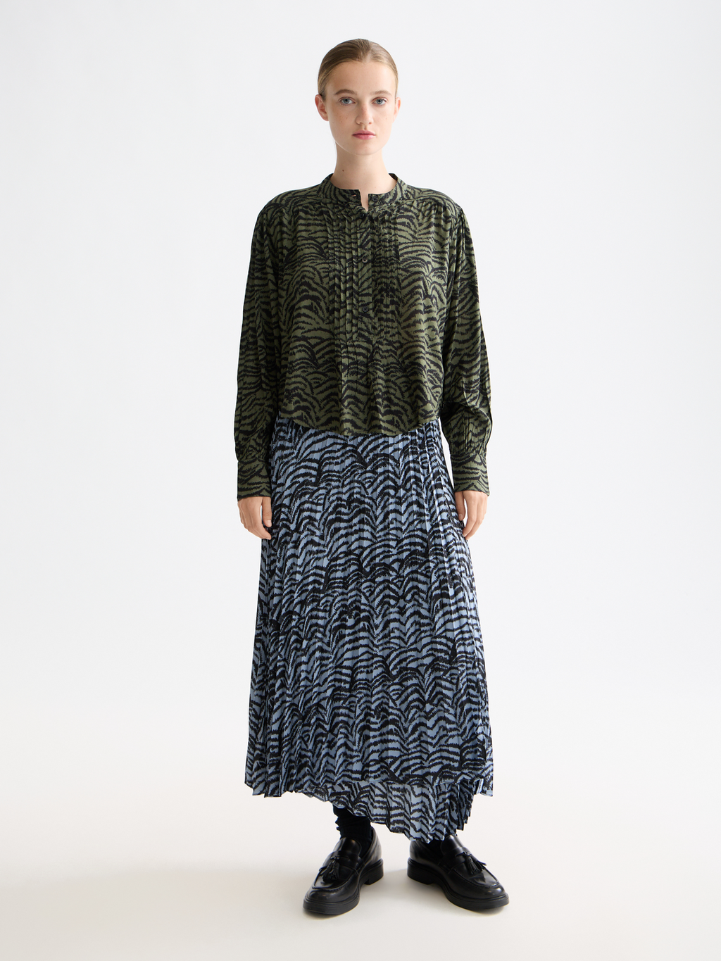Printed pintuck shirt