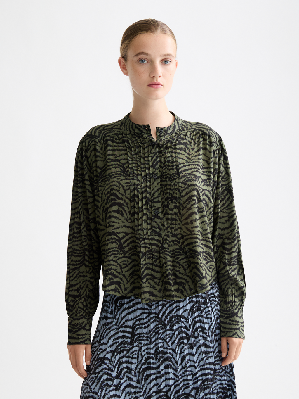 Printed pintuck shirt