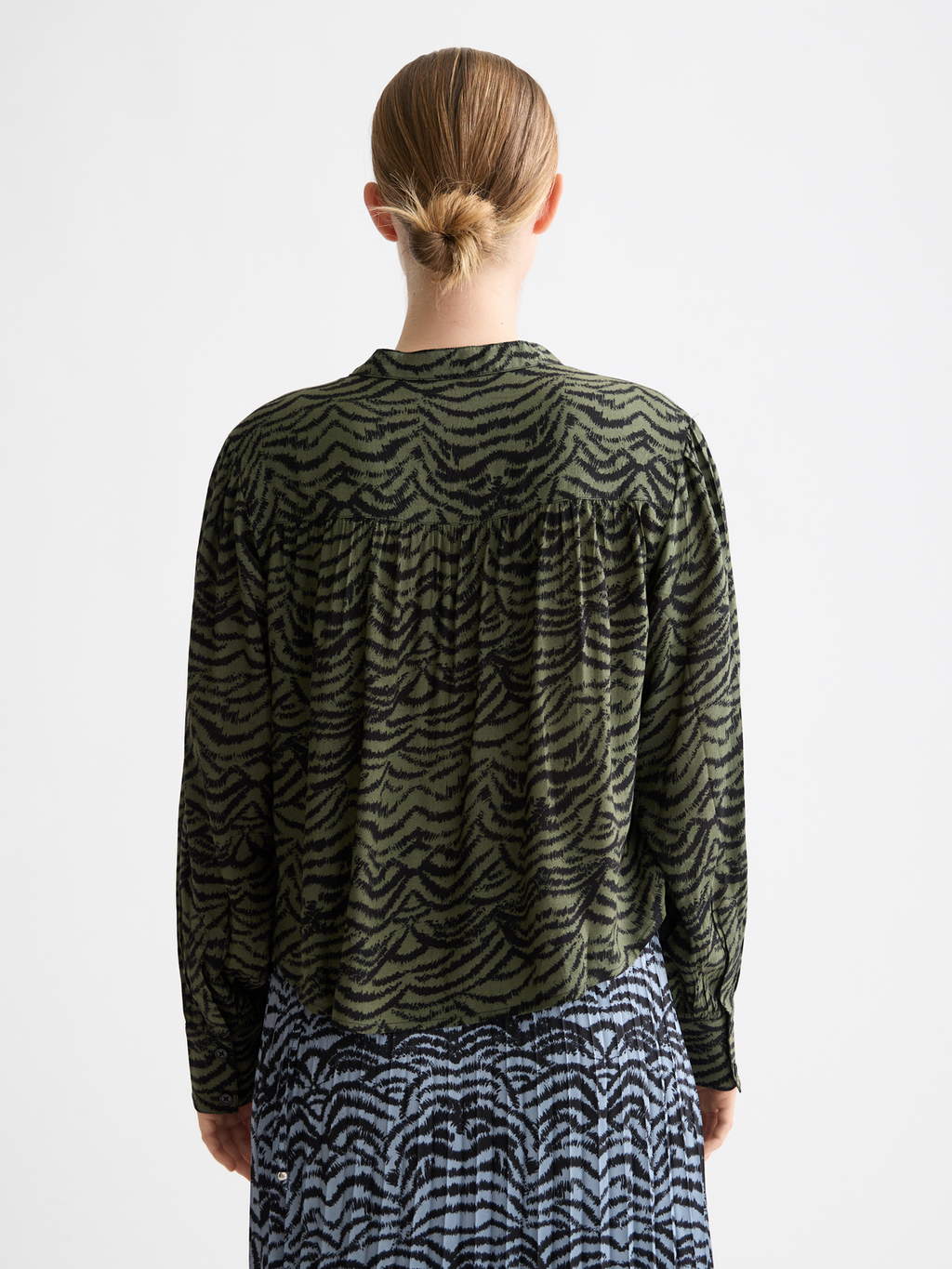 Printed pintuck shirt