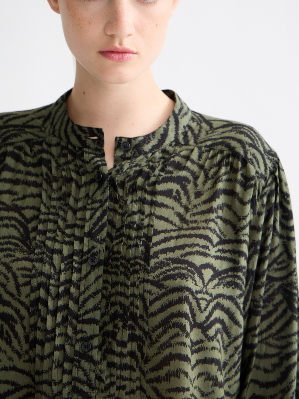 Printed pintuck shirt