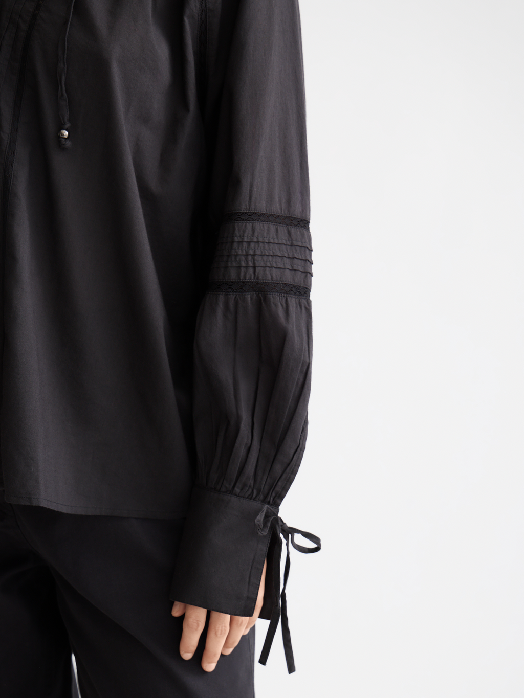 Blouse with lace and ties