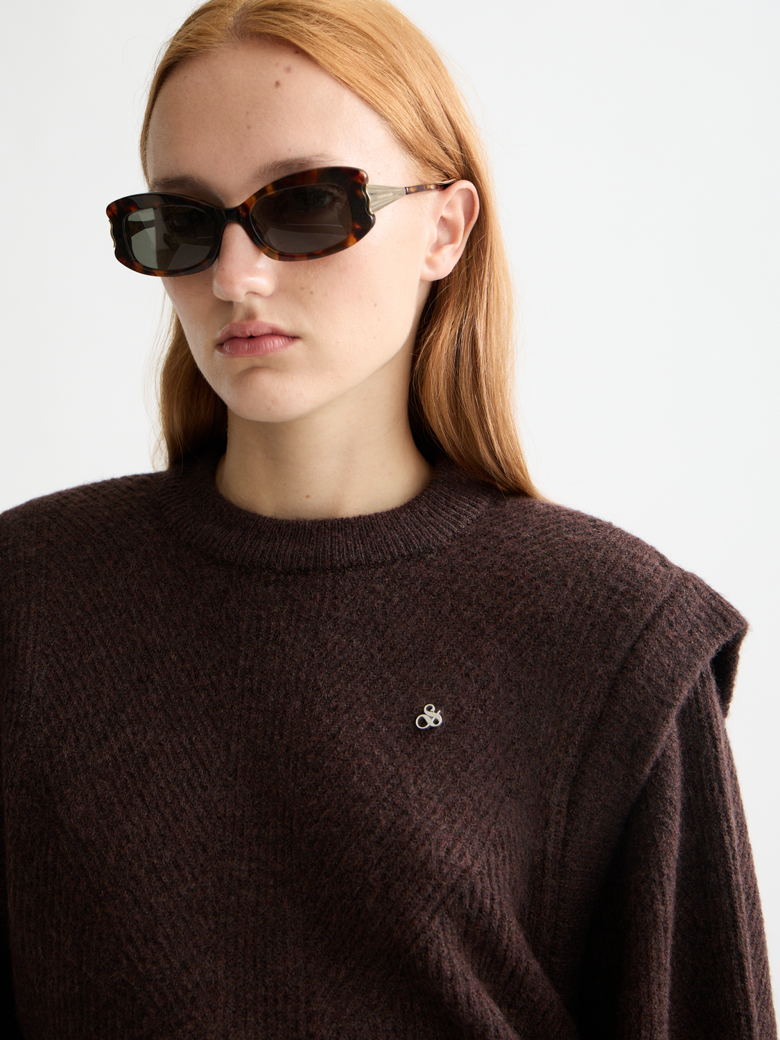 Shoulder detail crew neck pullover