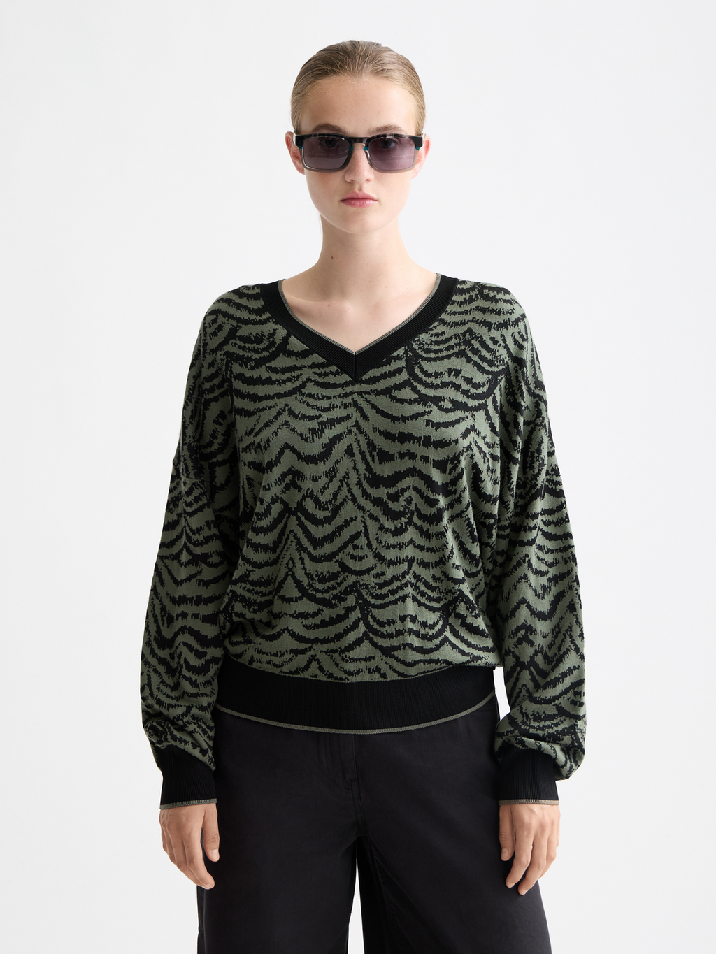 Jacquard V-neck pullover