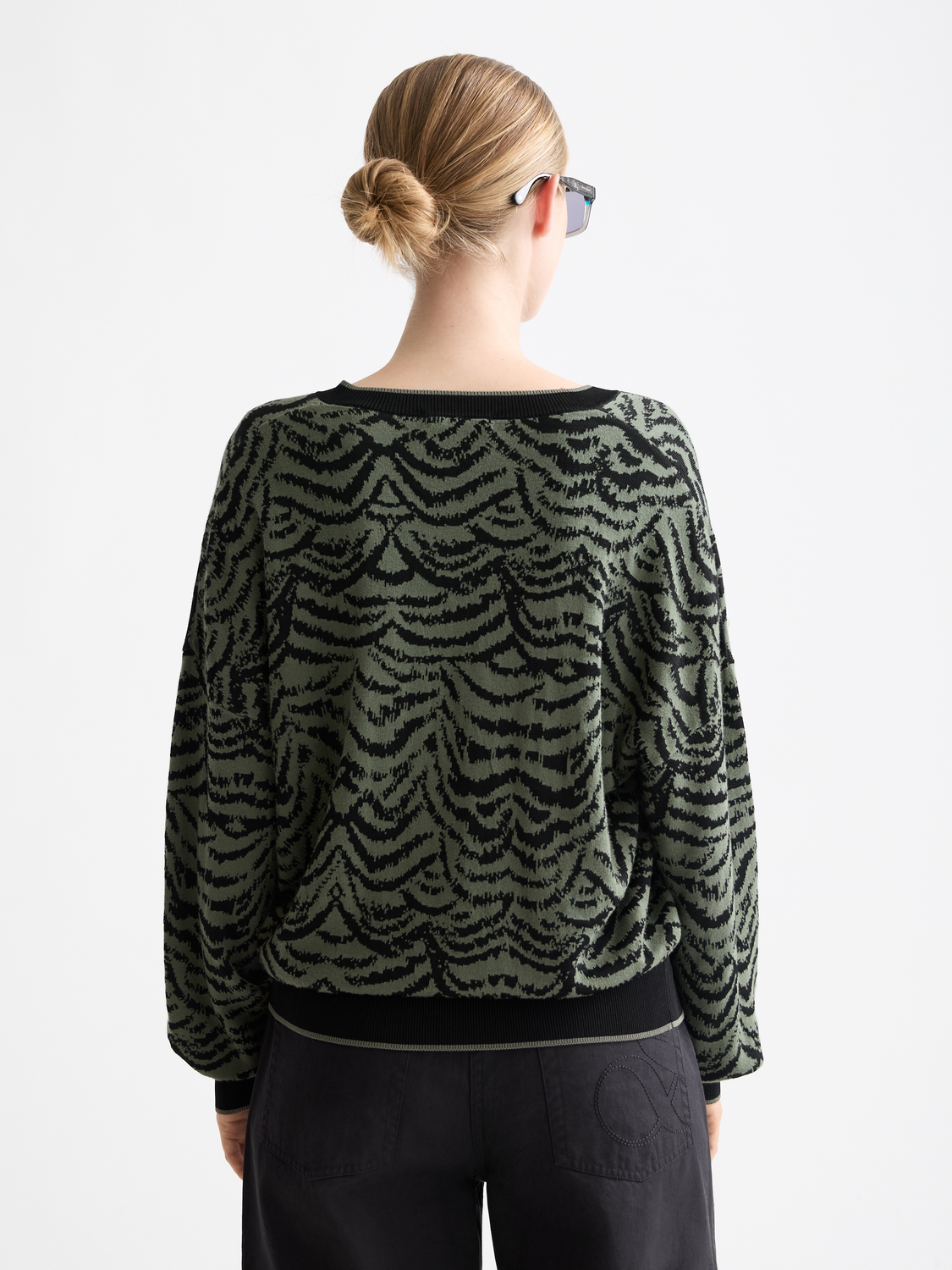 Jacquard V-neck pullover