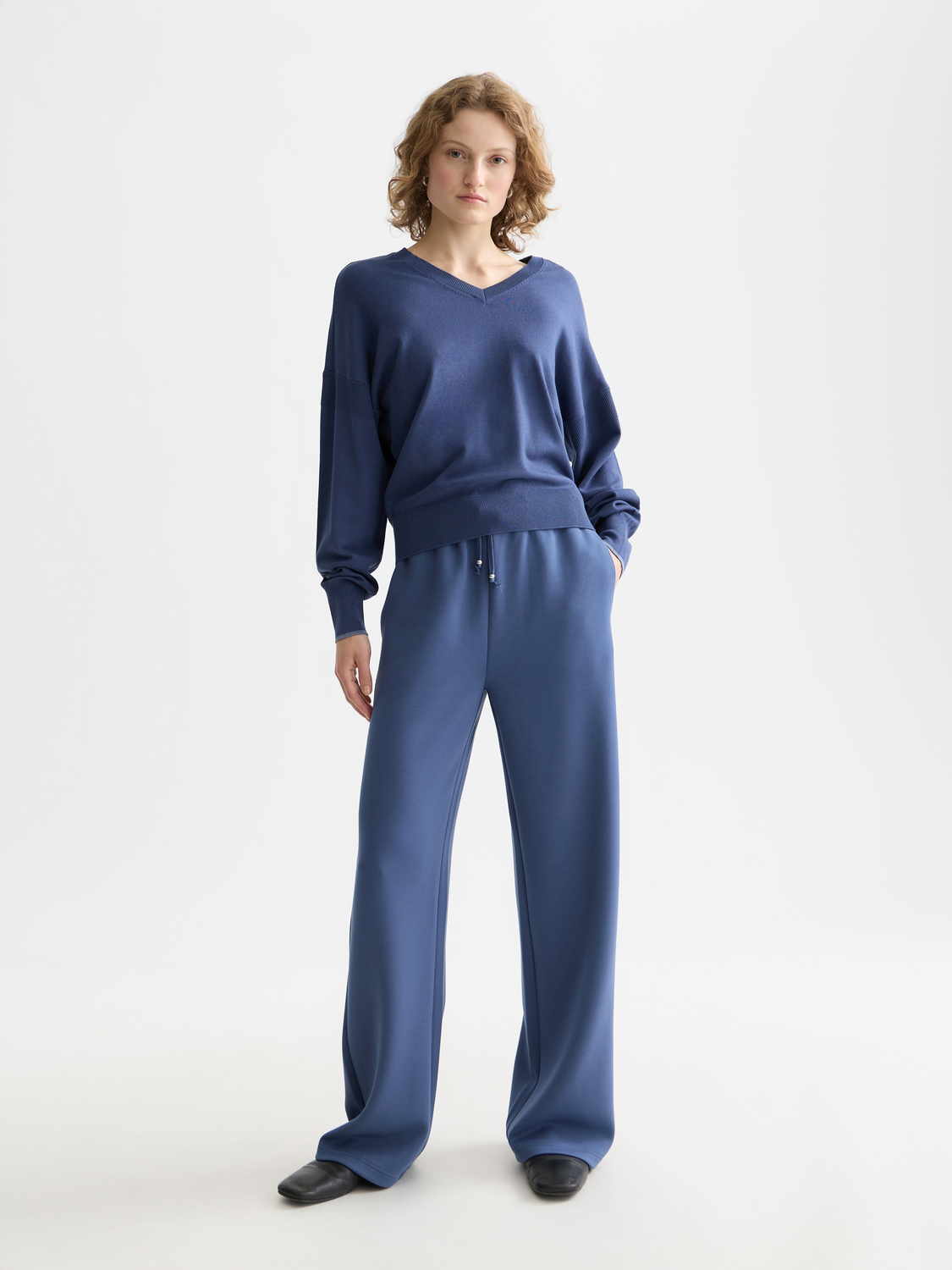 V-neck relaxed pullover